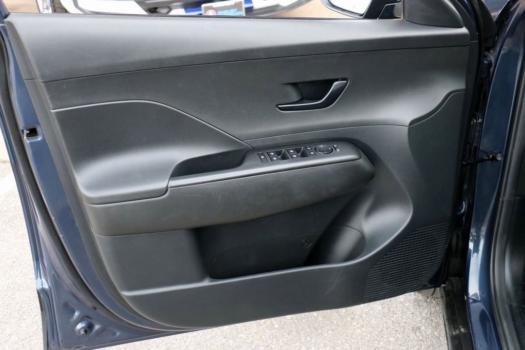 Used 2025 Hyundai Kona SEL image 13