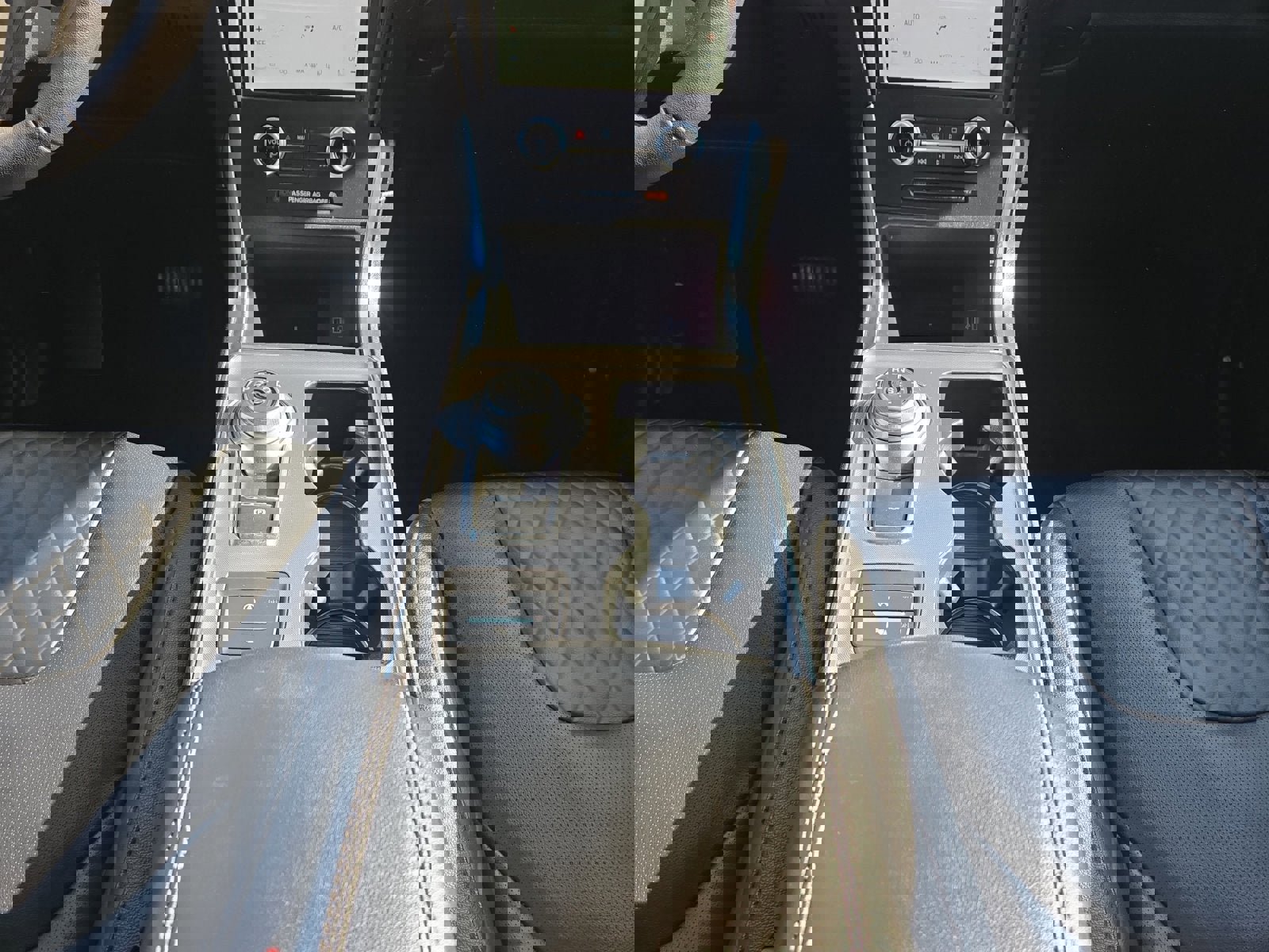 Certified 2024 Ford Edge Titanium w/ Equipment Group 301A image 21