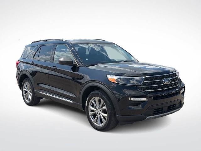 Certified 2023 Ford Explorer XLT w/ Equipment Group 202A AWD/4WD image 2