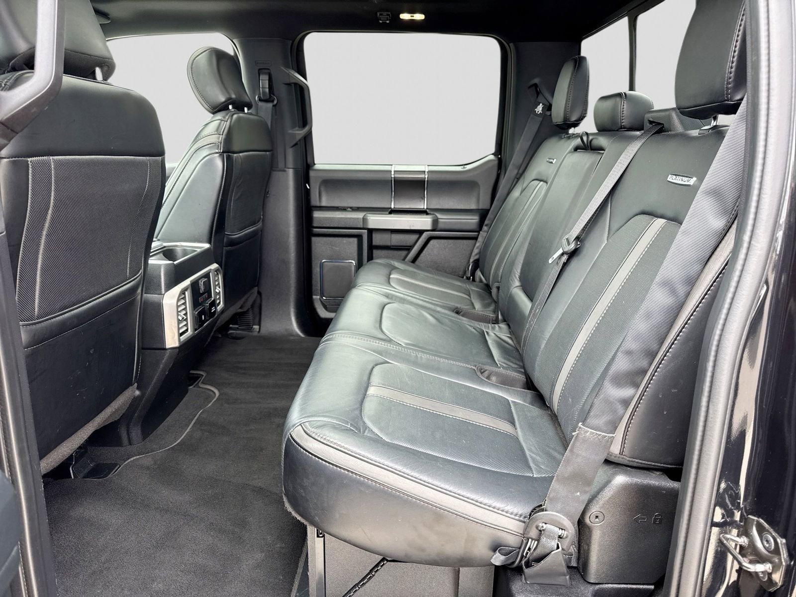 Certified 2019 Ford F450 Platinum w/ Platinum Ultimate Package AWD/4WD image 24
