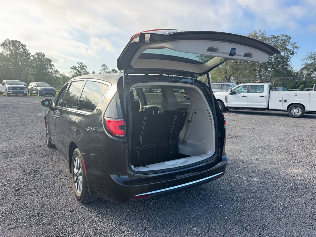Used 2024 Chrysler Pacifica Limited FWD image 24