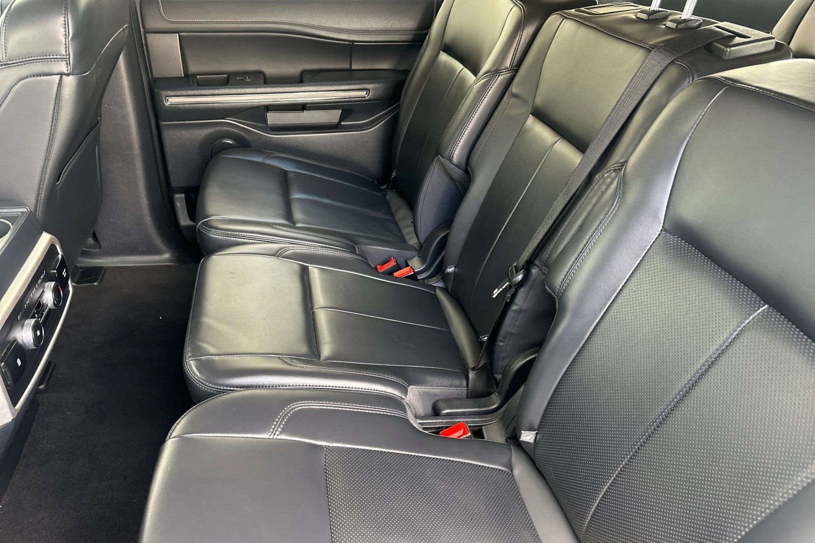 Certified 2024 Ford Expedition Max XLT image 10