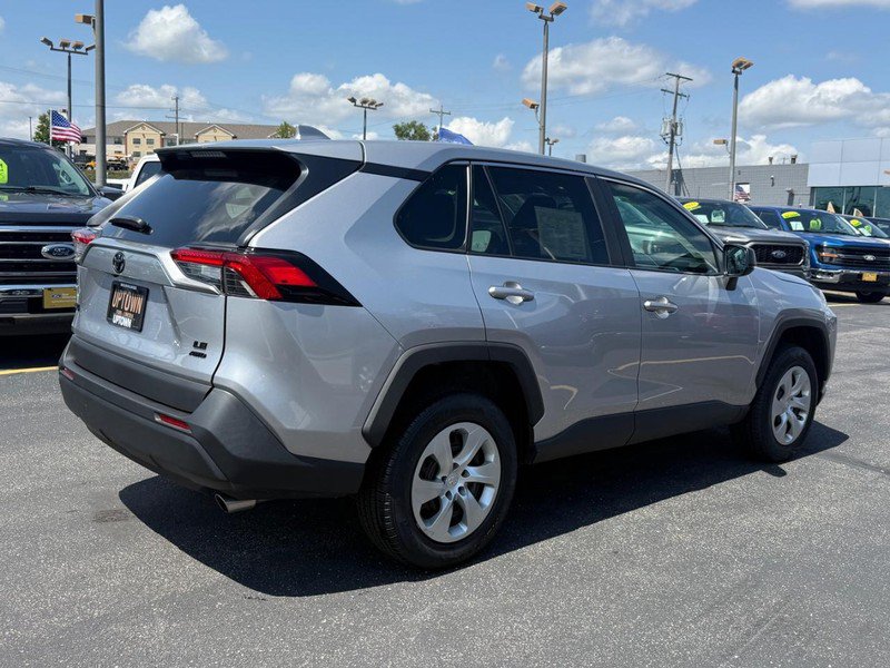 Used 2023 Toyota RAV4 LE AWD/4WD image 3