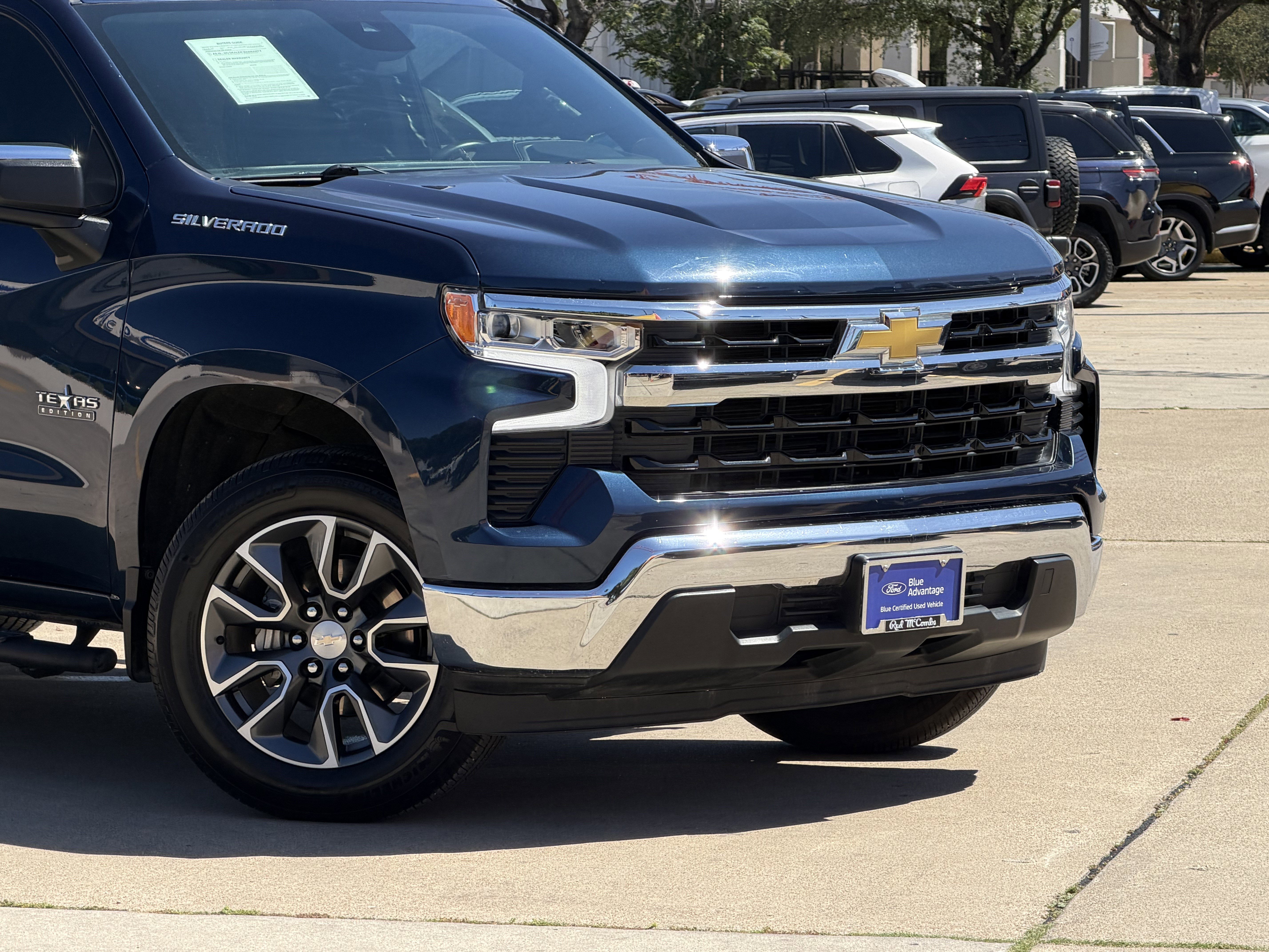 Used 2022 Chevrolet Silverado 1500 LT RWD image 2