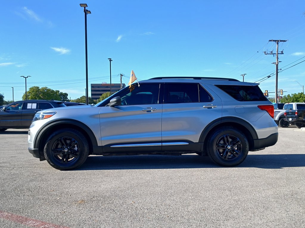 Certified 2021 Ford Explorer XLT RWD image 6