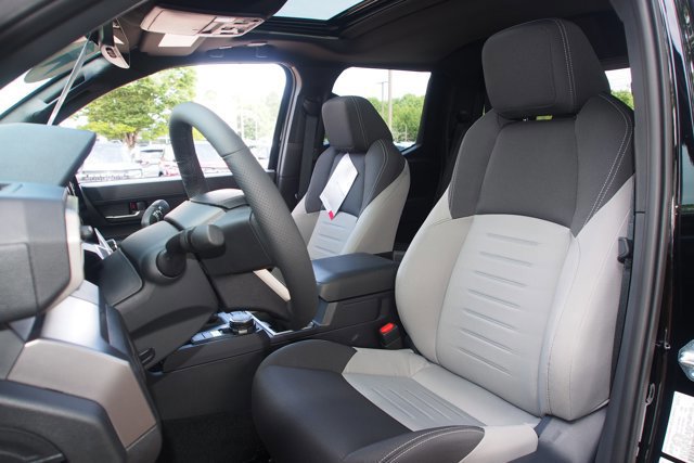 Used 2025 Toyota Tacoma TRD Sport image 16