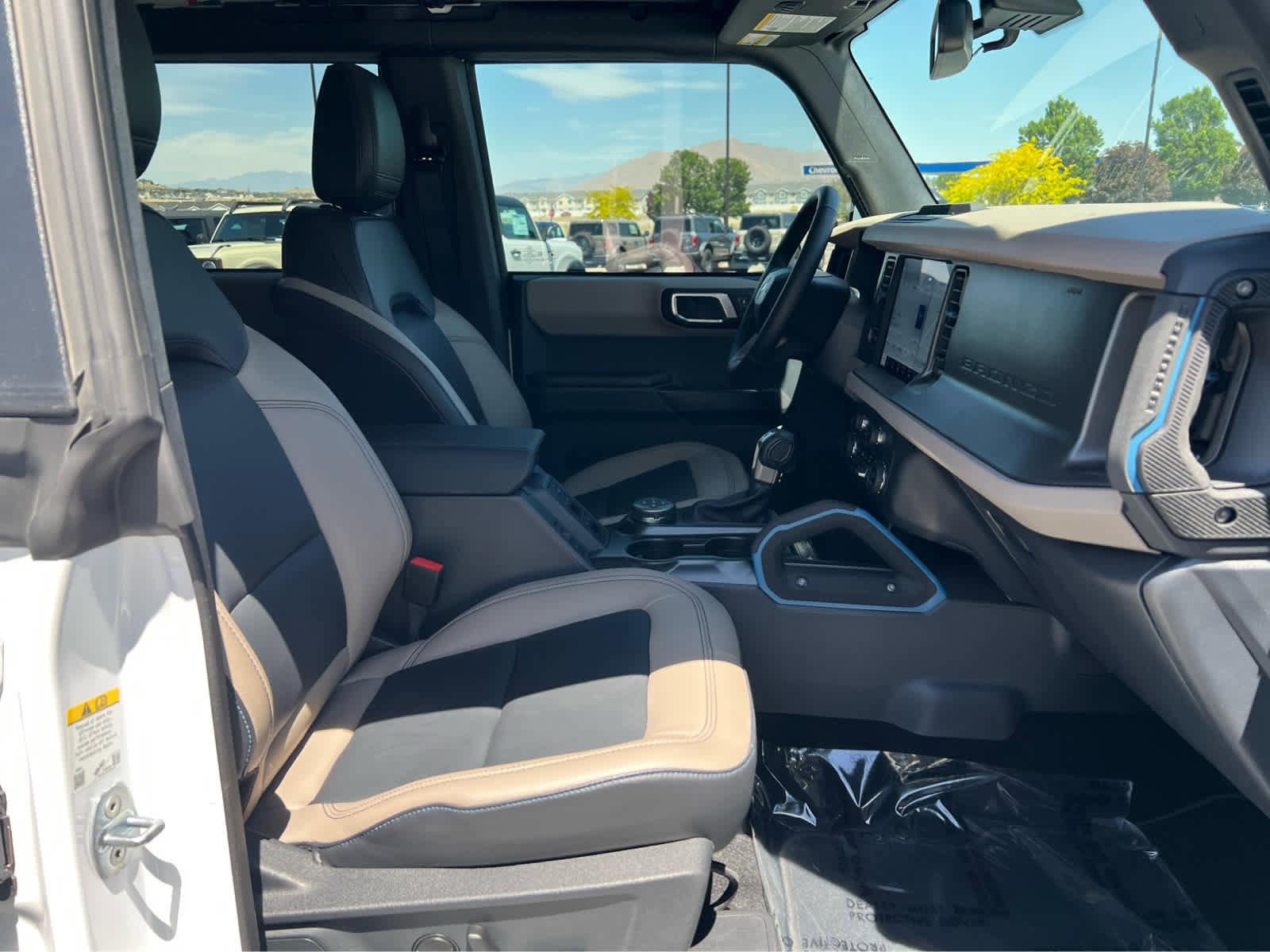 Certified 2024 Ford Bronco Wildtrak AWD/4WD image 17