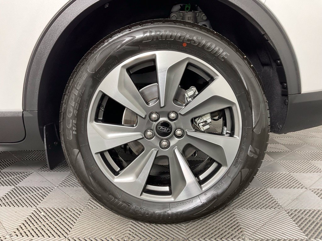 Certified 2025 Ford Escape Platinum w/ Premium Technology Package FWD image 10