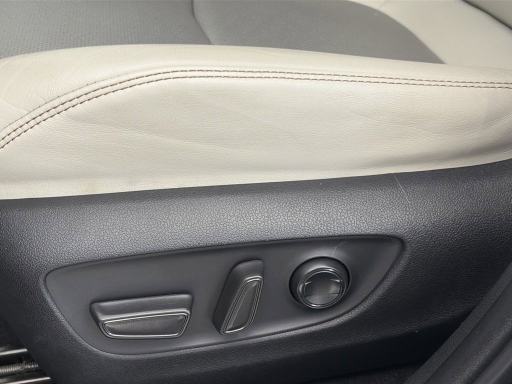 Used 2020 Toyota RAV4 Limited image 26