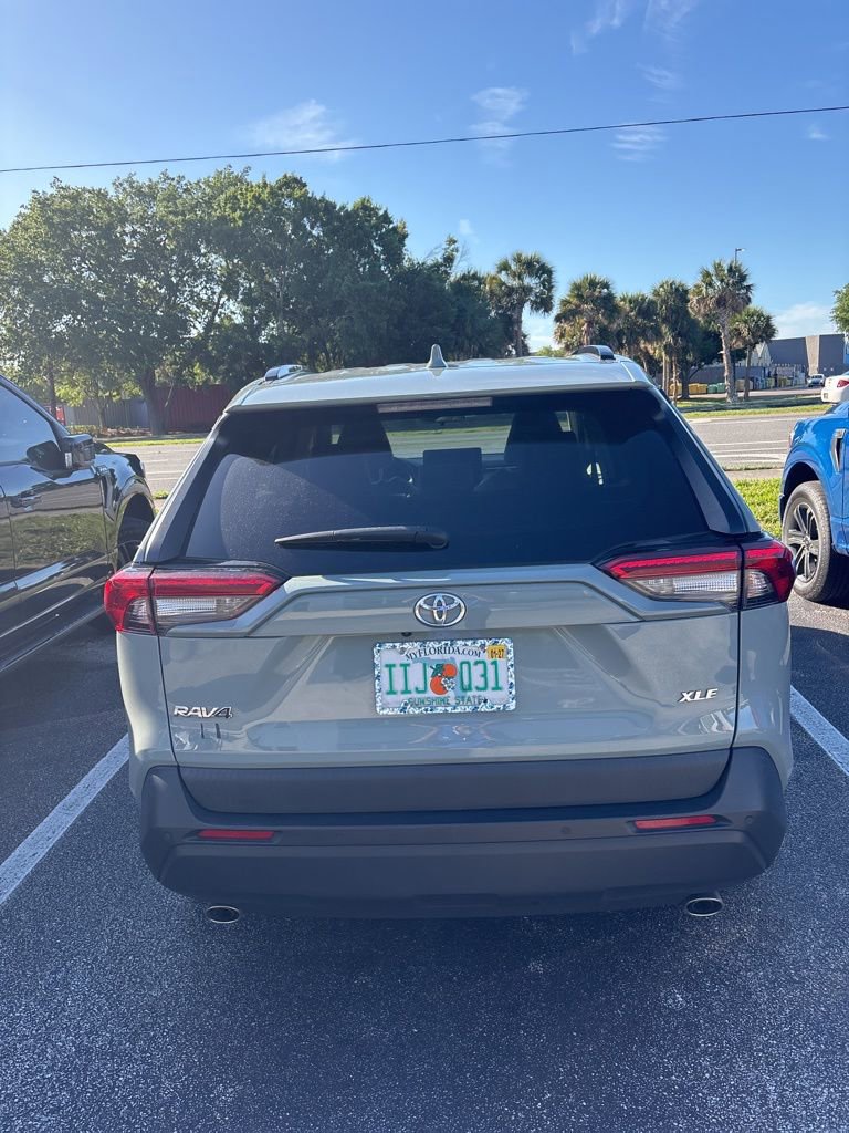 Used 2023 Toyota RAV4 XLE Premium image 9