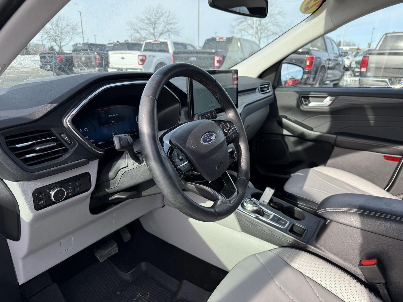 Certified 2025 Ford Escape SE w/ PHEV Premium Package image 11