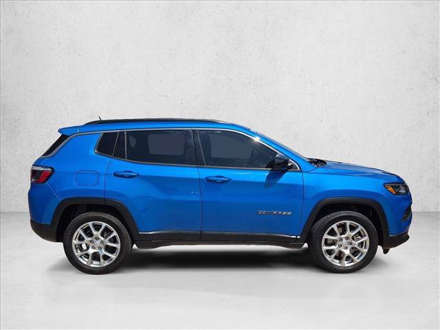 Used 2023 Jeep Compass Latitude w/ Sun and Sound Group AWD/4WD image 4