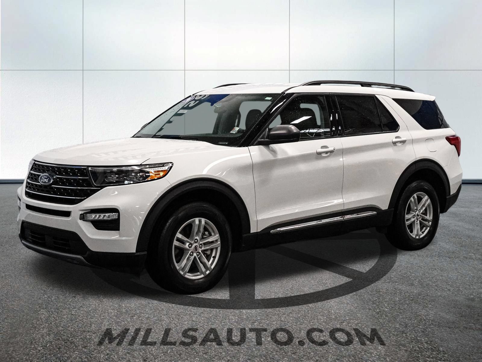 Certified 2024 Ford Explorer XLT w/ Equipment Group 202A AWD/4WD image 2