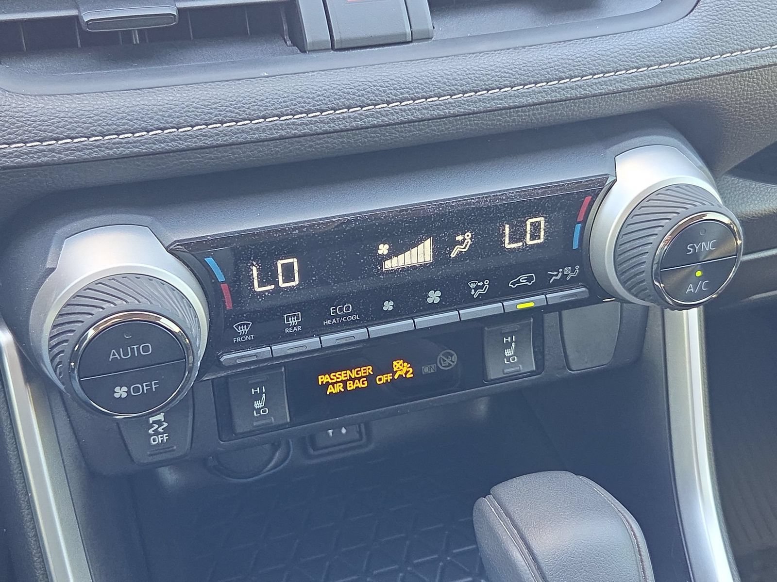 Used 2019 Toyota RAV4 XLE w/ Convenience Package FWD image 22
