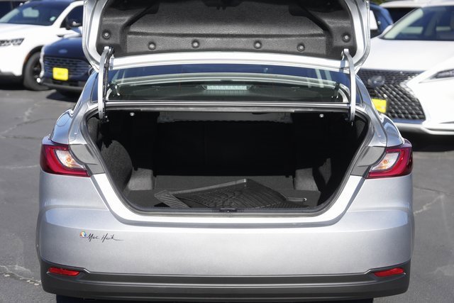 Used 2025 Toyota Camry LE image 30