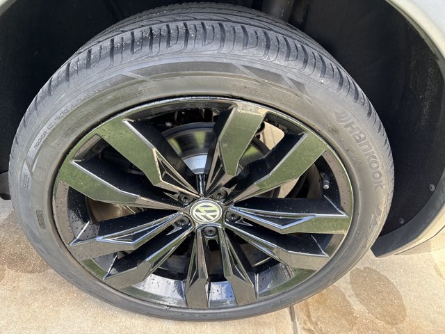 Used 2020 Volkswagen Tiguan SE R-Line AWD/4WD image 12
