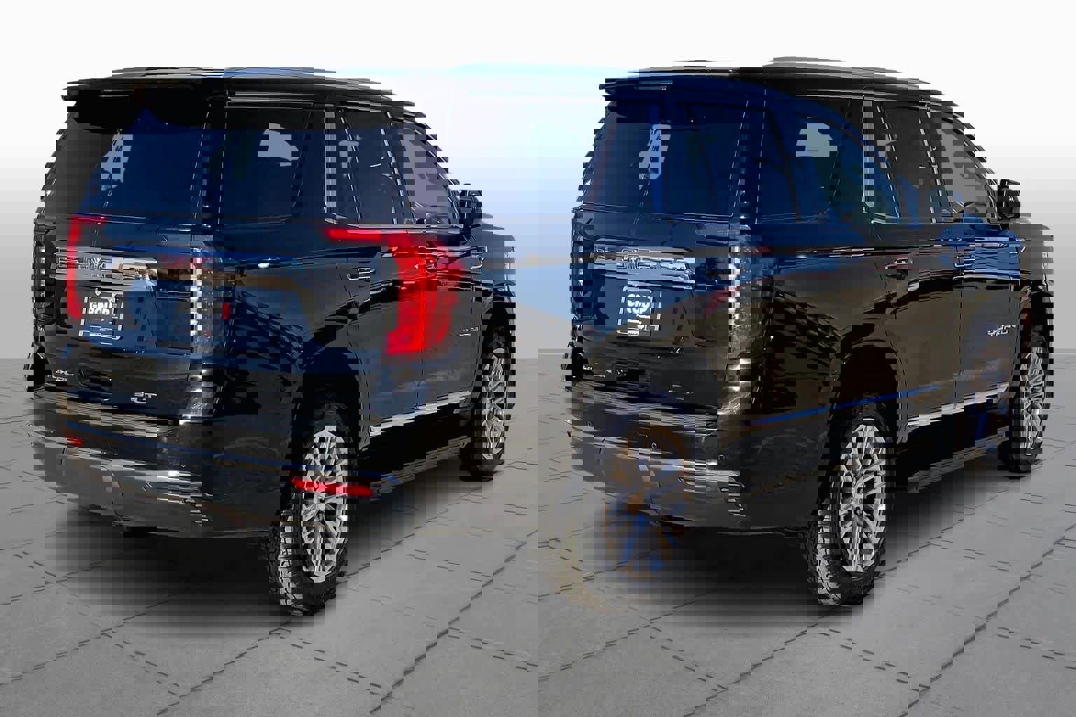 Used 2023 GMC Yukon SLT image 3