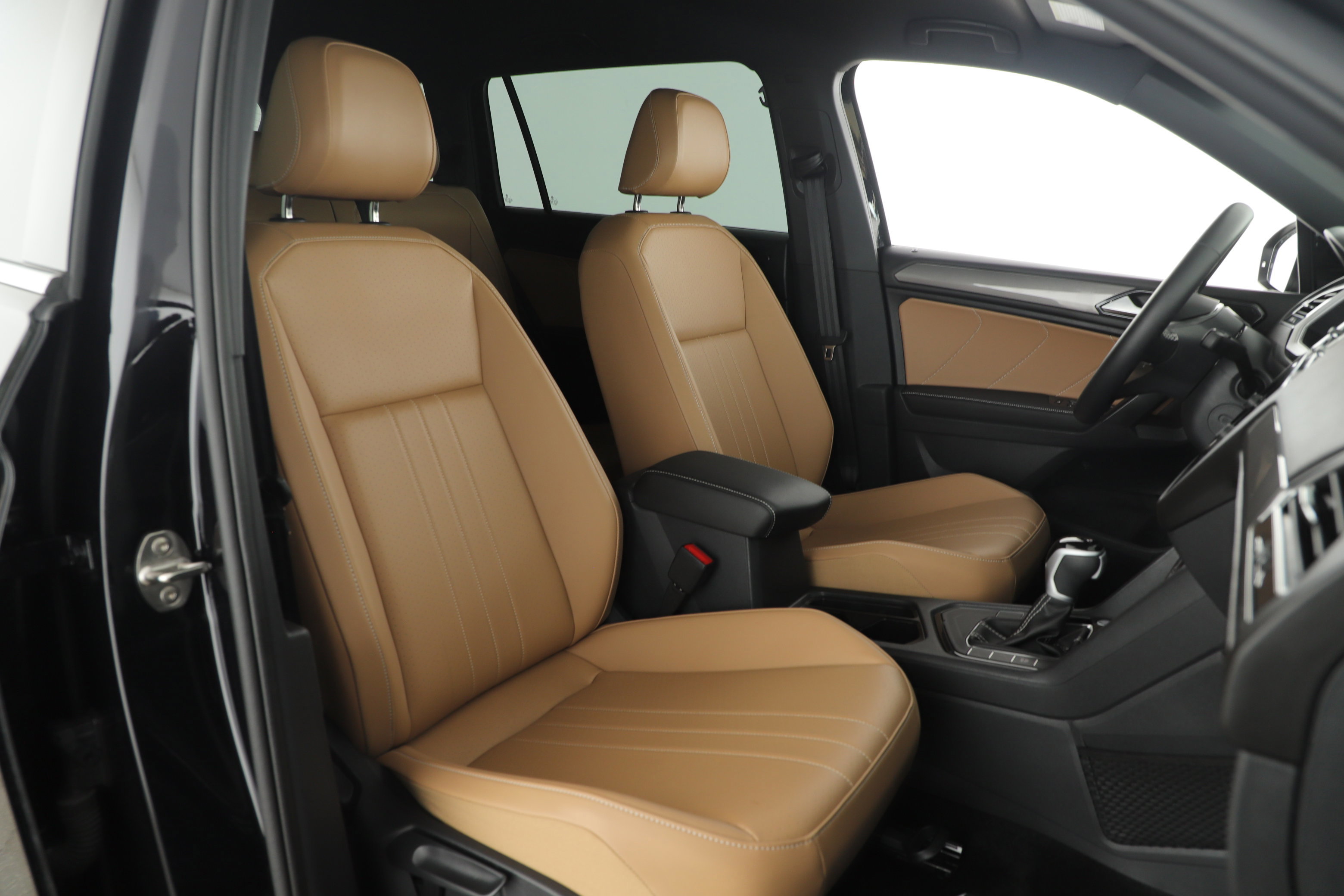 Used 2024 Volkswagen Tiguan SE image 14