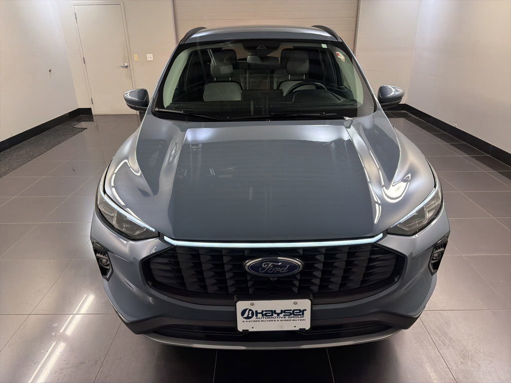 Certified 2023 Ford Escape Platinum AWD/4WD image 2