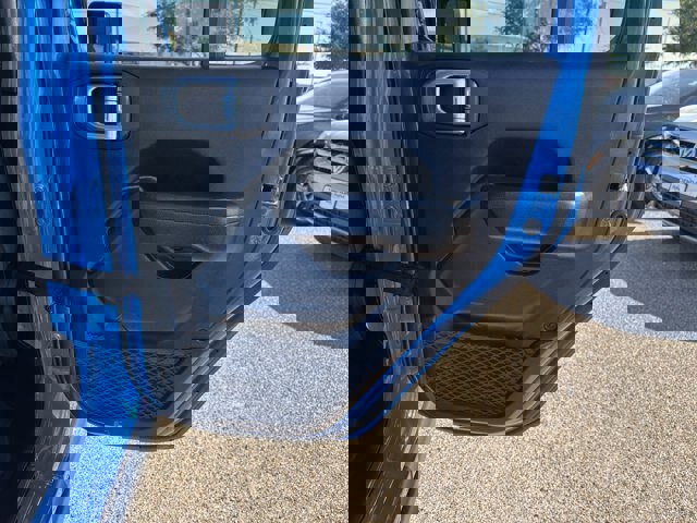 Used 2025 Jeep Gladiator Sport image 18