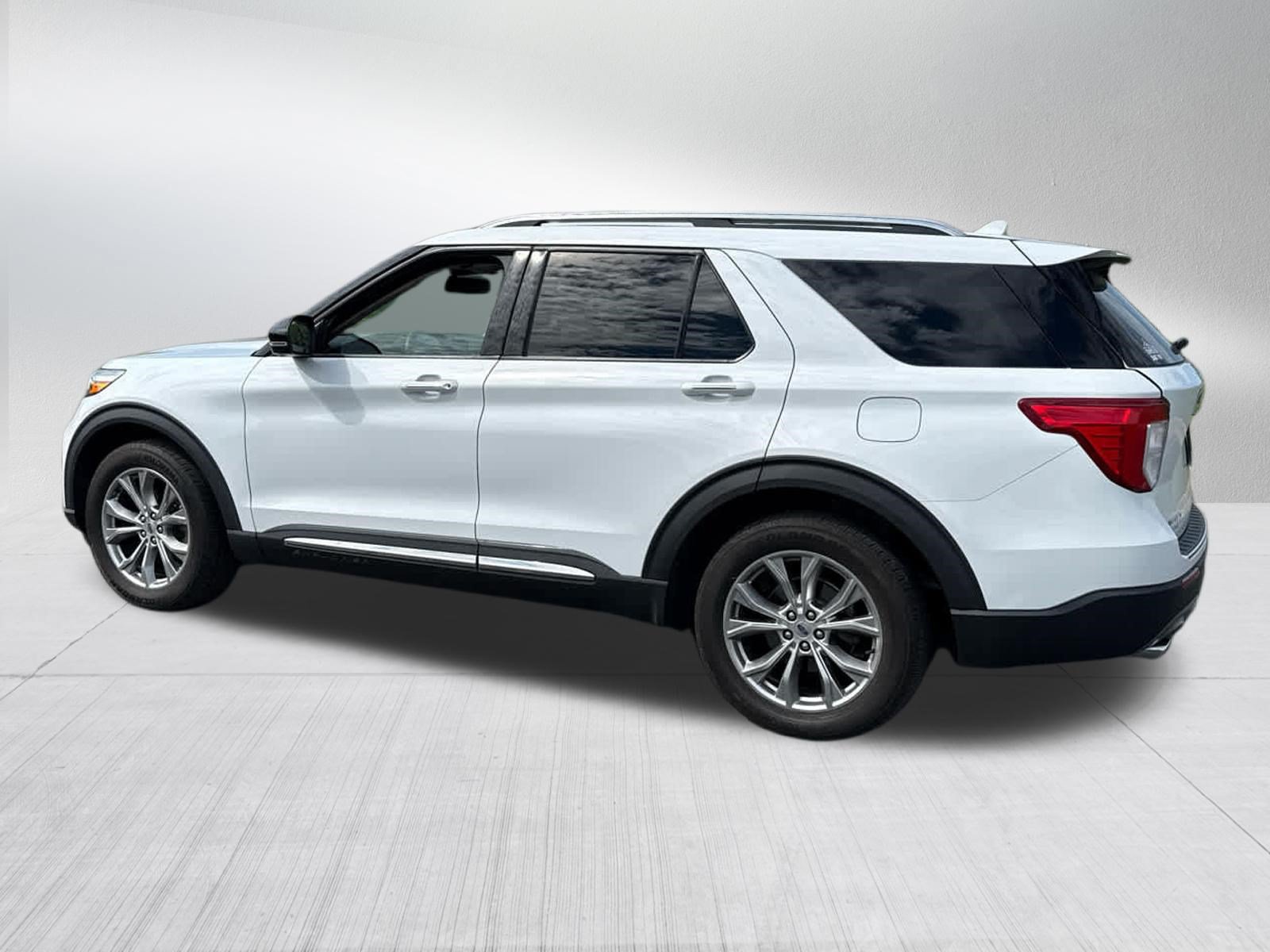 Certified 2020 Ford Explorer Limited AWD/4WD image 7