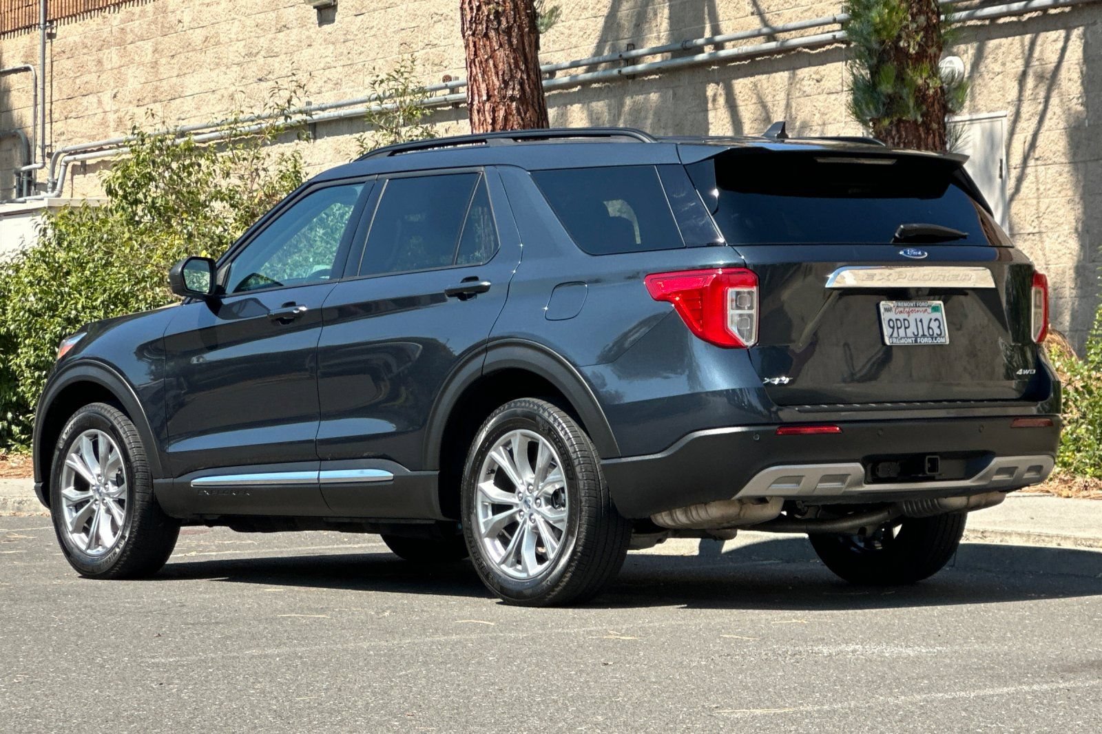Certified 2024 Ford Explorer XLT w/ Equipment Group 202A AWD/4WD image 5