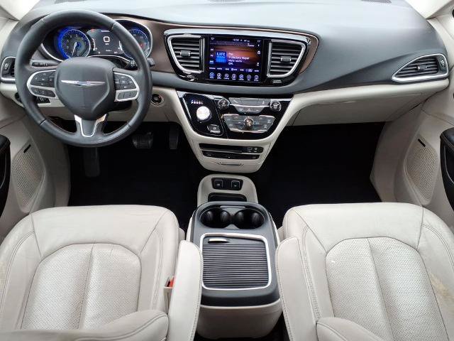 Used 2017 Chrysler Pacifica Touring-L Plus FWD image 12