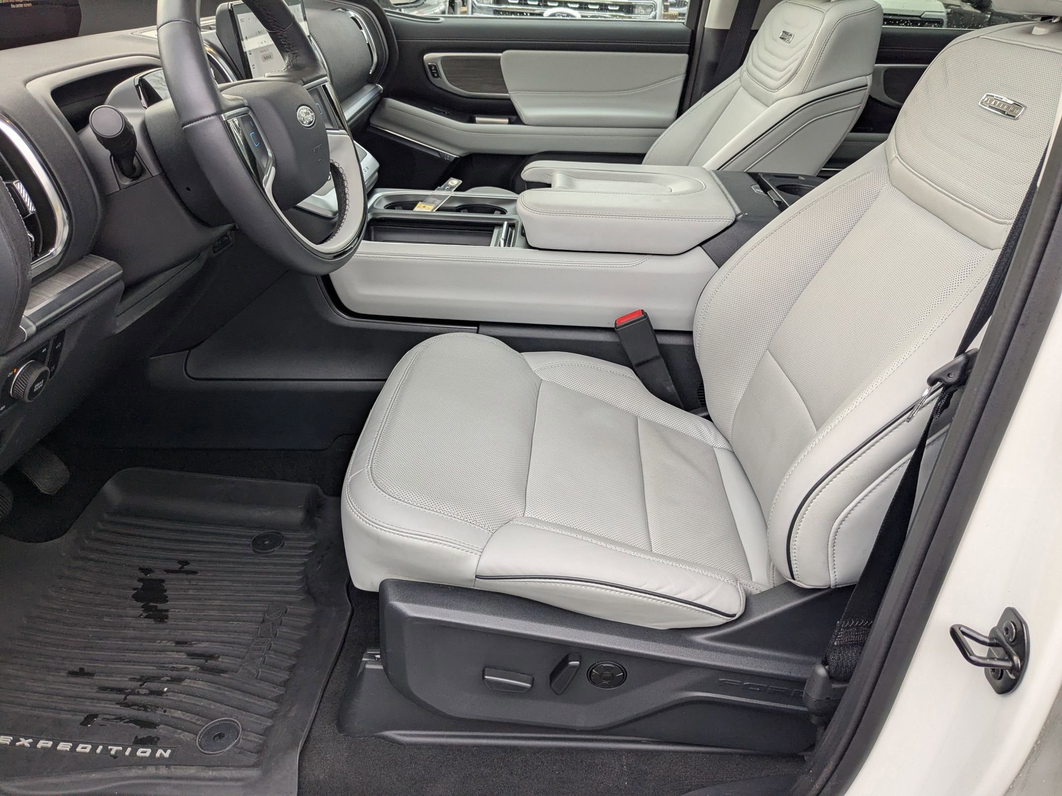 Certified 2025 Ford Expedition Platinum w/ Platinum Ultimate Package image 14