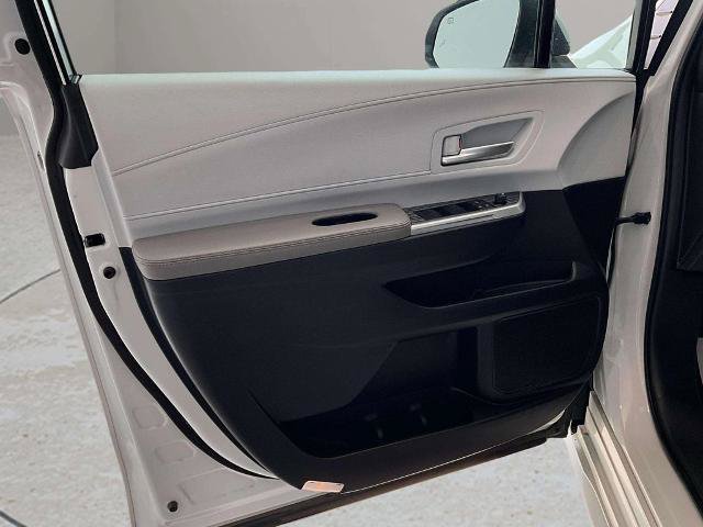 Used 2025 Toyota Sienna XLE FWD image 15