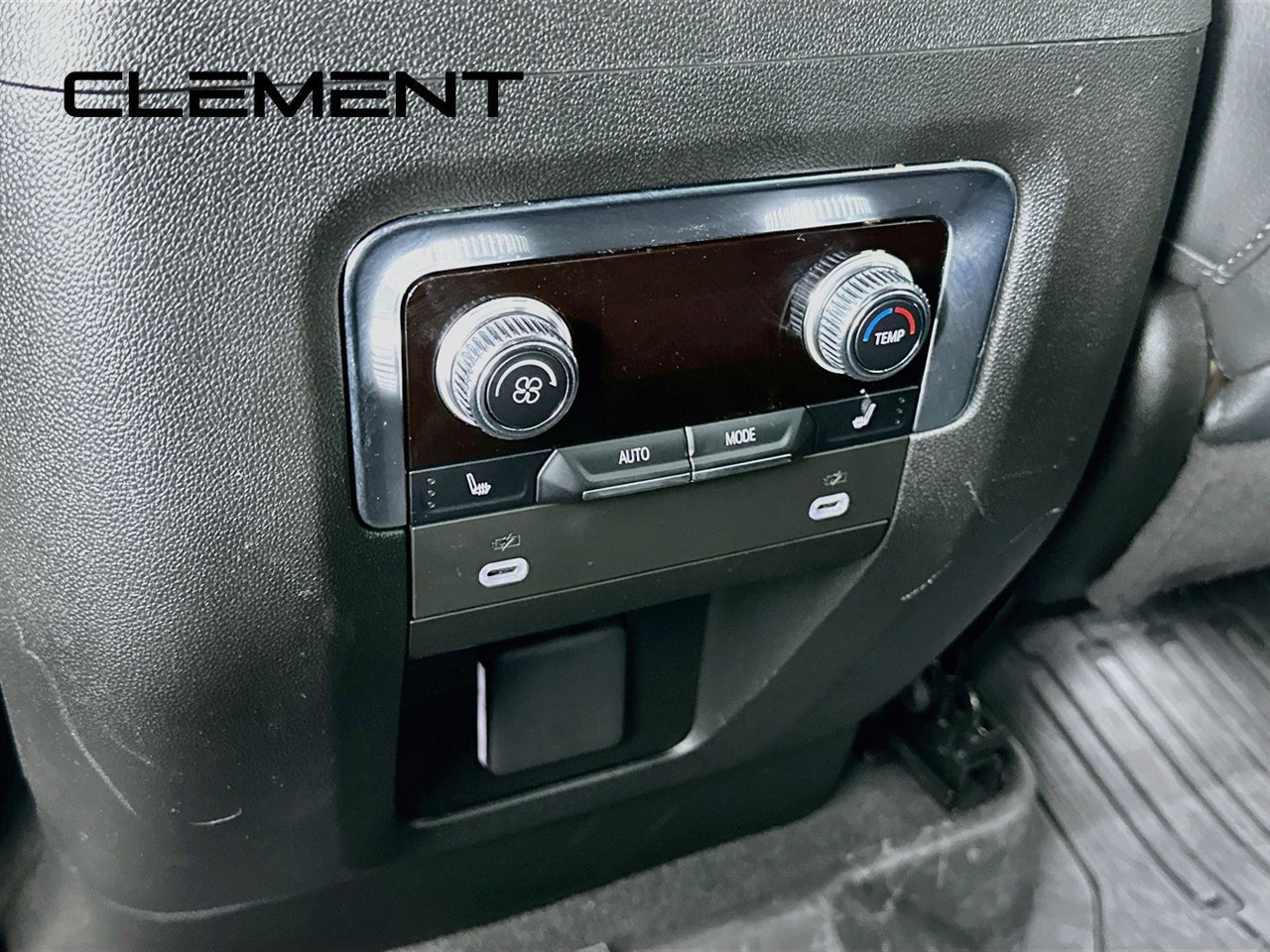 Used 2024 GMC Yukon Denali AWD/4WD image 35