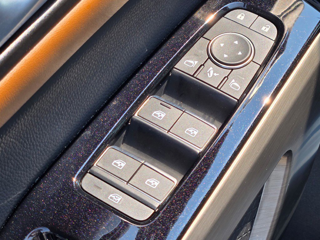 Used 2024 Nissan Pathfinder Platinum image 21