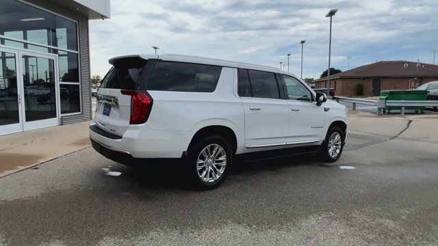 Used 2022 GMC Yukon XL SLT w/ SLT Luxury Package AWD/4WD image 9