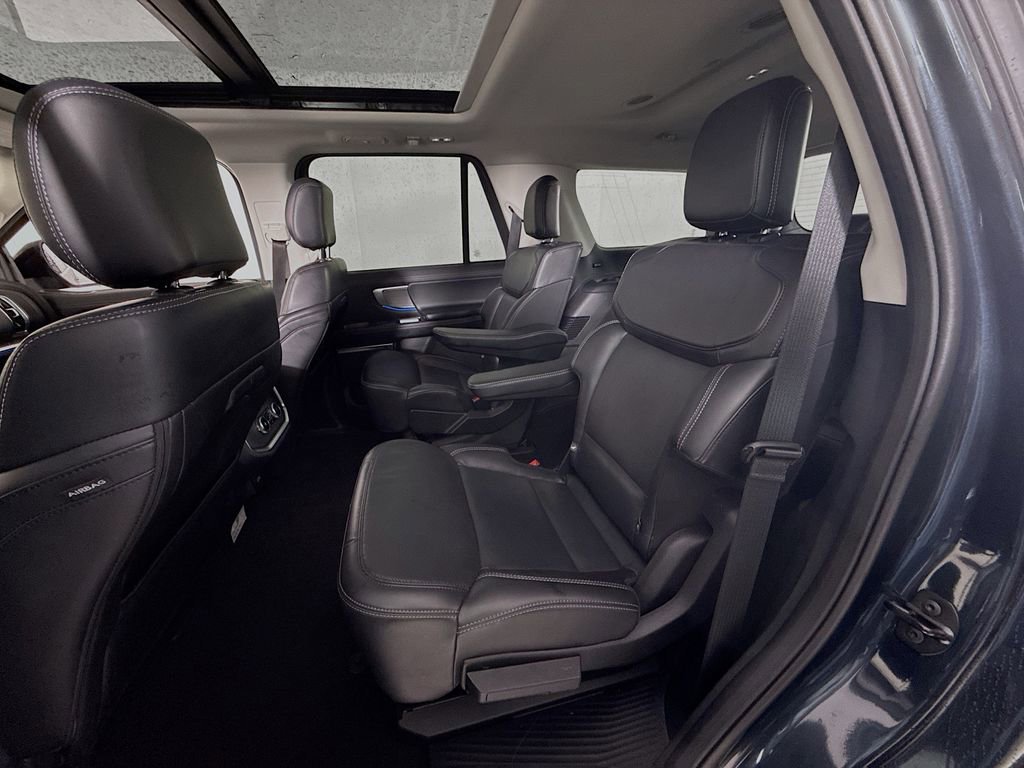 Certified 2025 Ford Expedition Platinum image 13