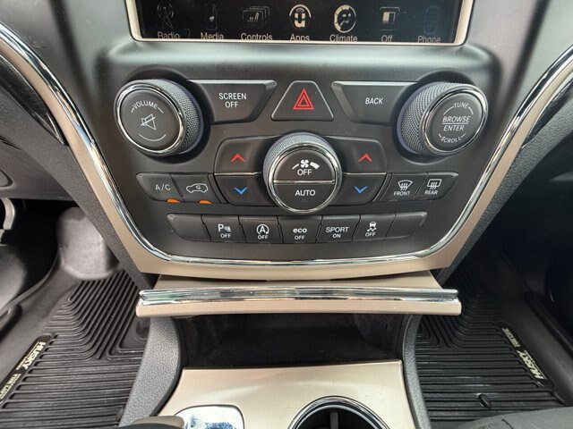 Used 2017 Jeep Grand Cherokee Laredo AWD/4WD image 31