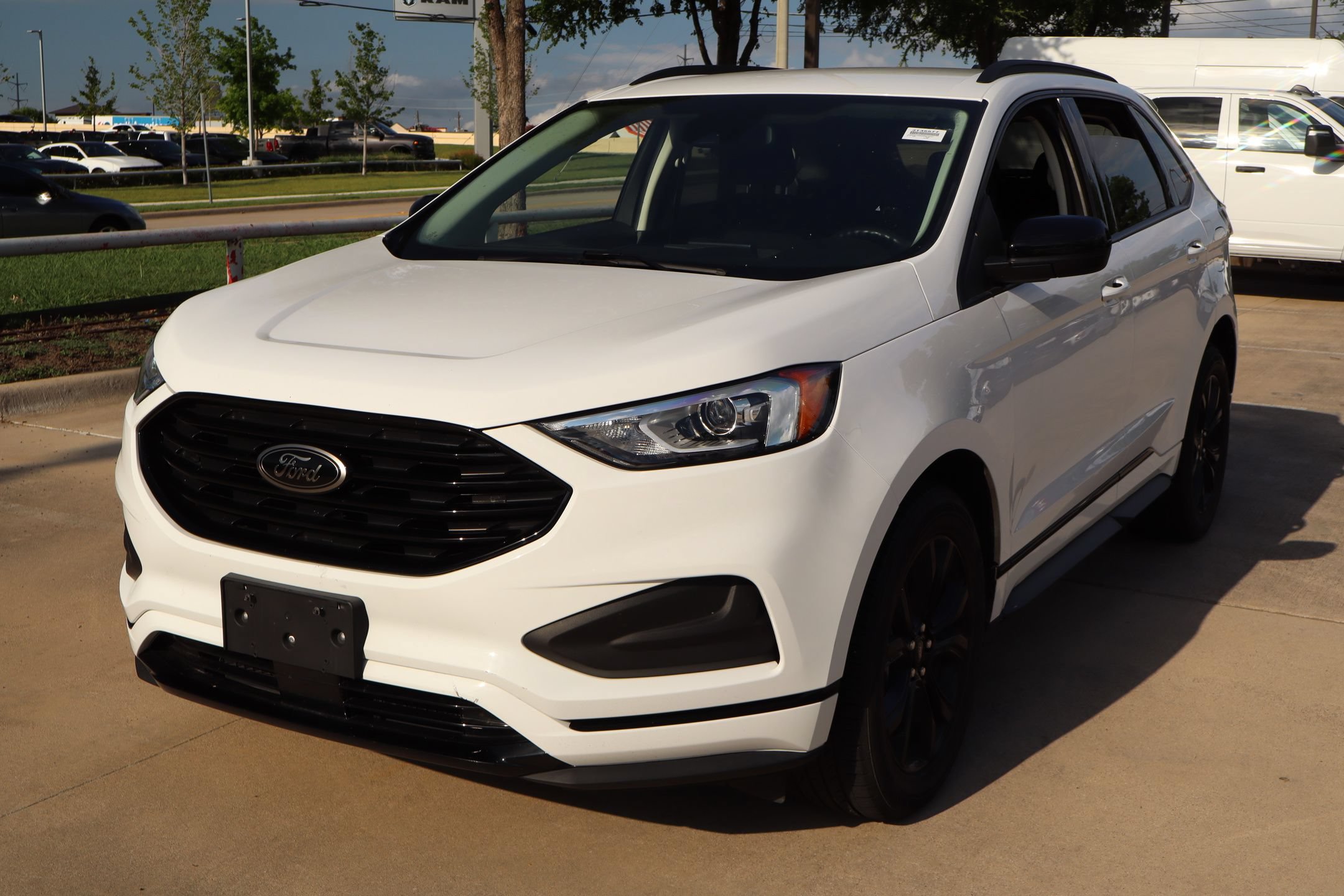 Certified 2022 Ford Edge SE w/ Black Appearance Package AWD/4WD image 8