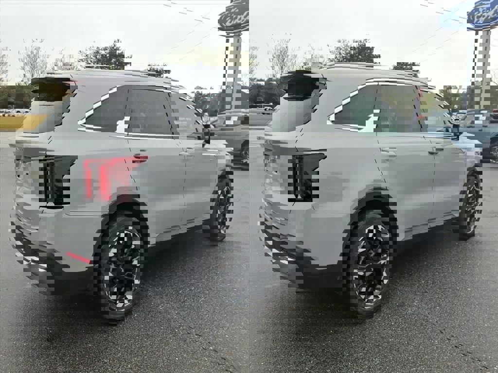 Used 2024 Kia Sorento SX image 2
