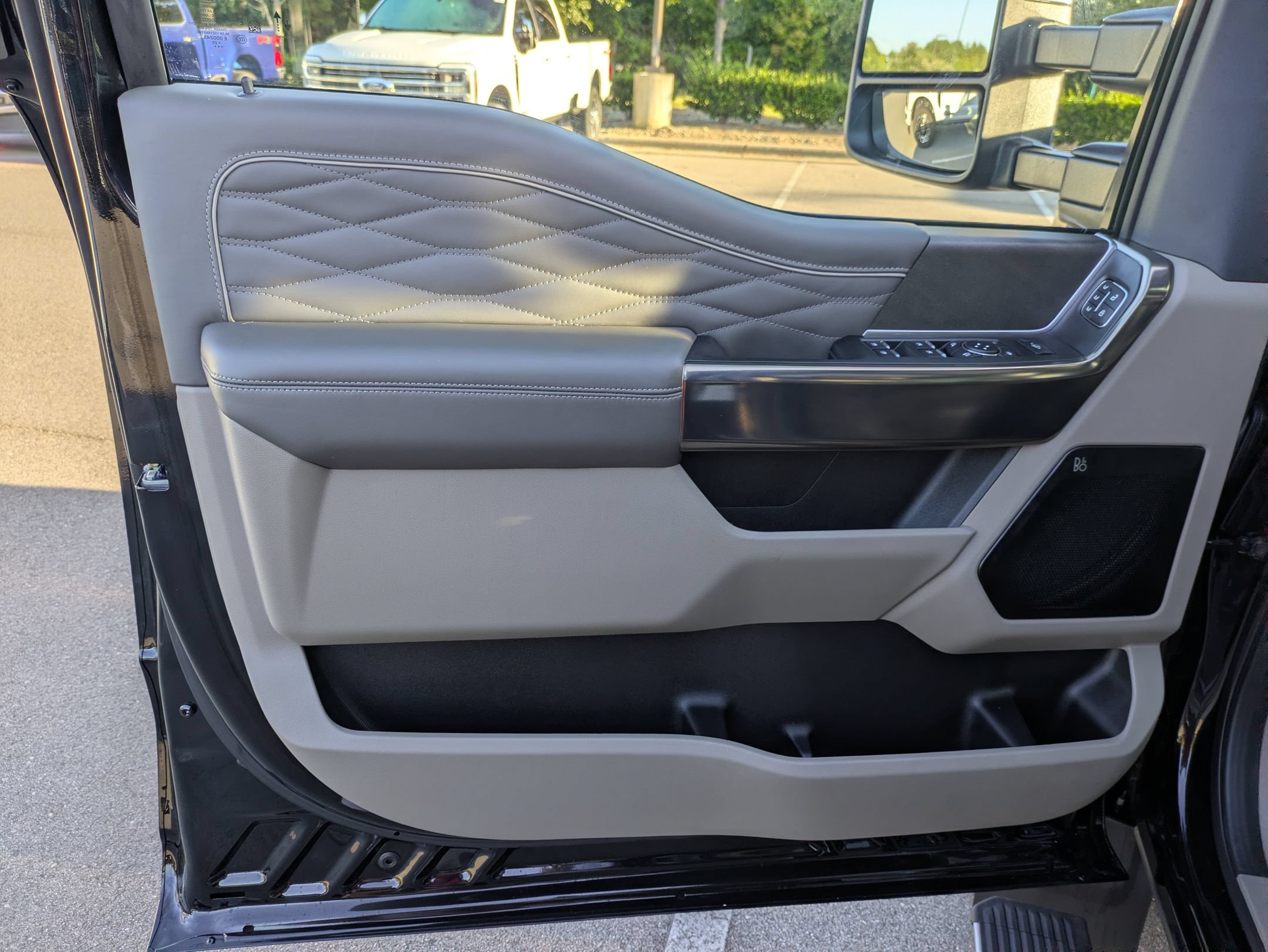 Certified 2025 Ford F450 Platinum w/ Platinum Plus Package AWD/4WD image 14