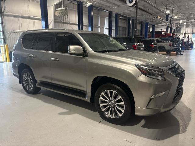 Used 2020 Lexus GX 460 Luxury w/ Accessory Package AWD/4WD image 3