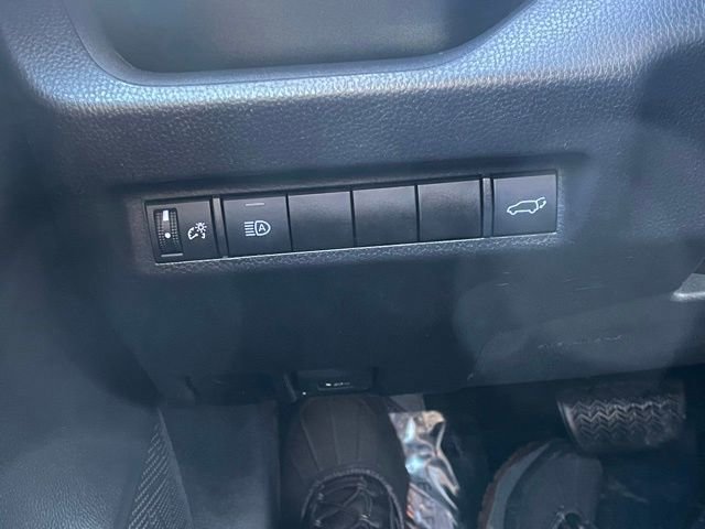 Used 2021 Toyota RAV4 XLE w/ Convenience Package image 22