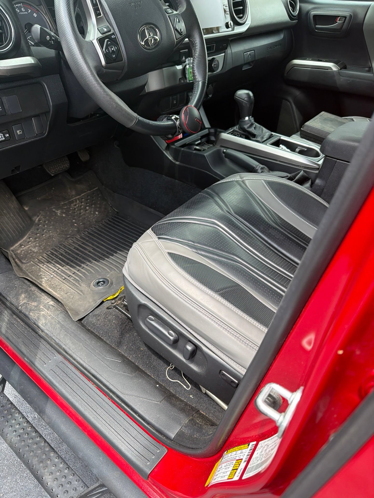 Used 2021 Toyota Tacoma SR5 RWD image 11