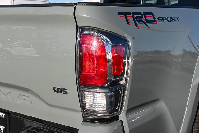 Used 2022 Toyota Tacoma TRD Sport w/ TRD Premium Sport Package RWD image 10