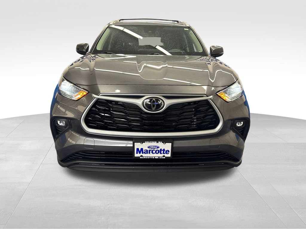 Used 2023 Toyota Highlander XLE AWD/4WD image 8