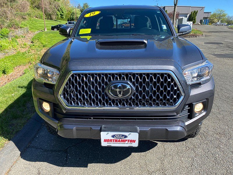 Used 2019 Toyota Tacoma TRD Sport w/ Technology Package AWD/4WD image 2