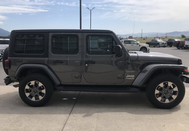 Used 2018 Jeep Wrangler Unlimited Sahara w/ Cold Weather Group image 6