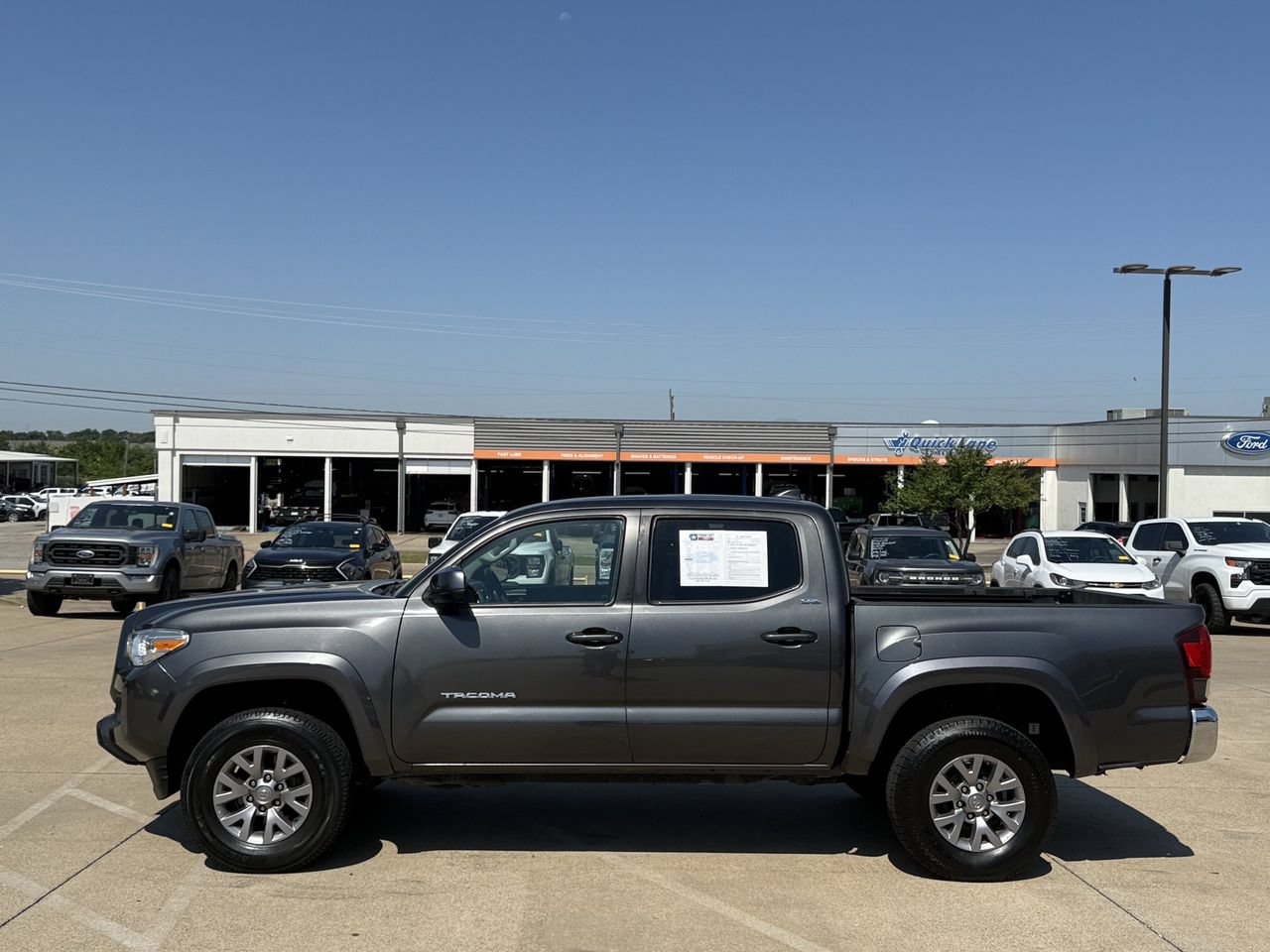 Used 2018 Toyota Tacoma SR5 RWD image 3