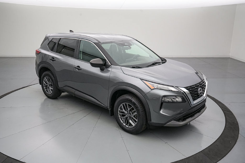 Used 2023 Nissan Rogue S AWD/4WD image 2