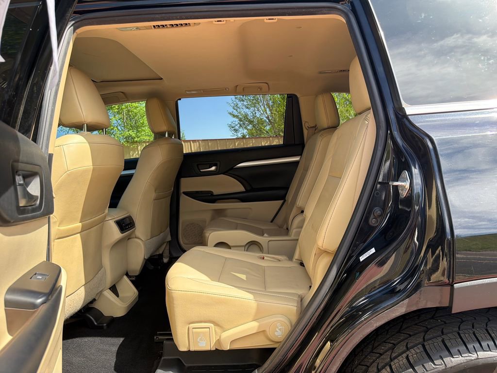 Used 2019 Toyota Highlander XLE AWD/4WD image 22