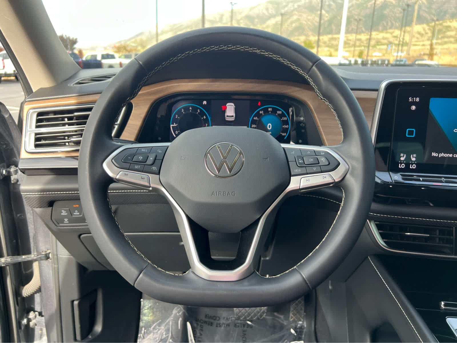 Used 2024 Volkswagen Atlas SE AWD/4WD image 6