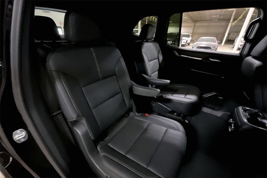 Used 2024 GMC Acadia Elevation image 25