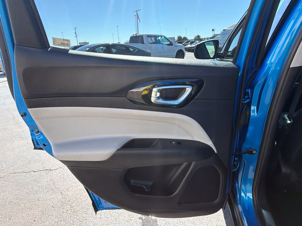 Used 2022 Jeep Compass Limited AWD/4WD image 26